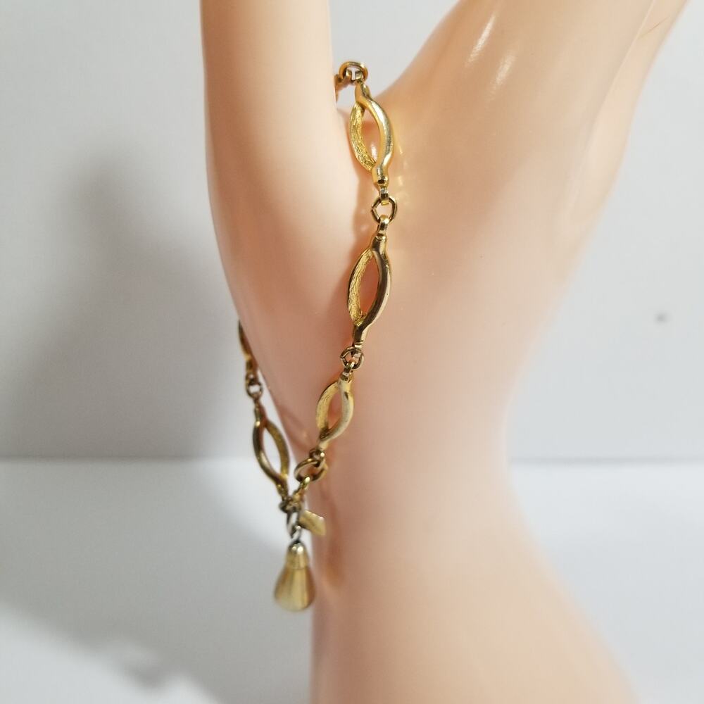 Vintage Sarah Coventry 6" goldtone link bracelet bell 1.2002